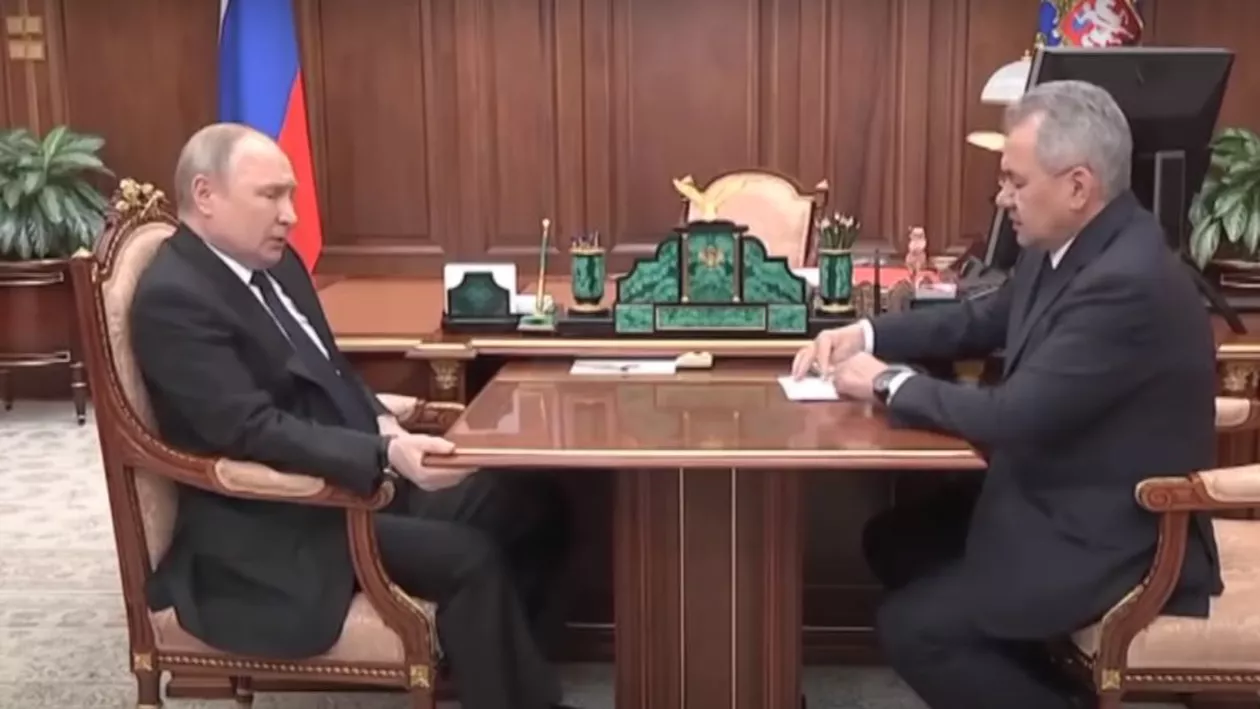 Vladimir Putin e grav bolnav? Ce s-a întâmplat la întâlnirea cu Serghei Șoigu. „Nu arată deloc bine” (VIDEO)
