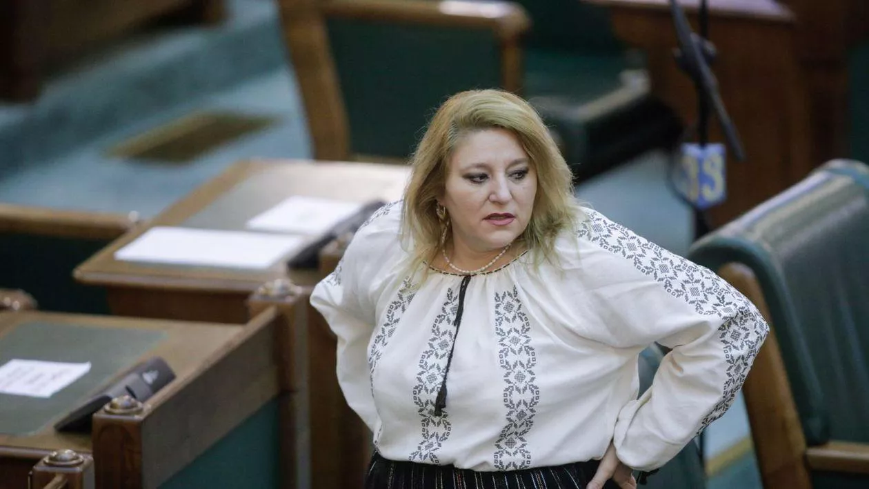 Diana Șoșoacă susține că s-a încercat racolarea sa în masonerie, chiar în Parlament: „Dintr-o dată se deschide o ușă și mă trage cineva înăuntru, ca la viol”