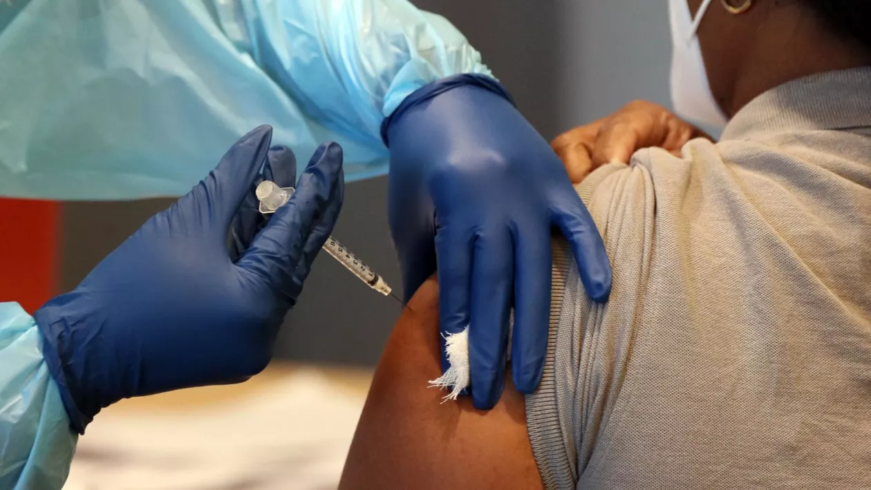 Premieră în România! Adulții ar putea beneficia de vaccinuri compensate, după ce acoperirea vaccinală a scăzut constant