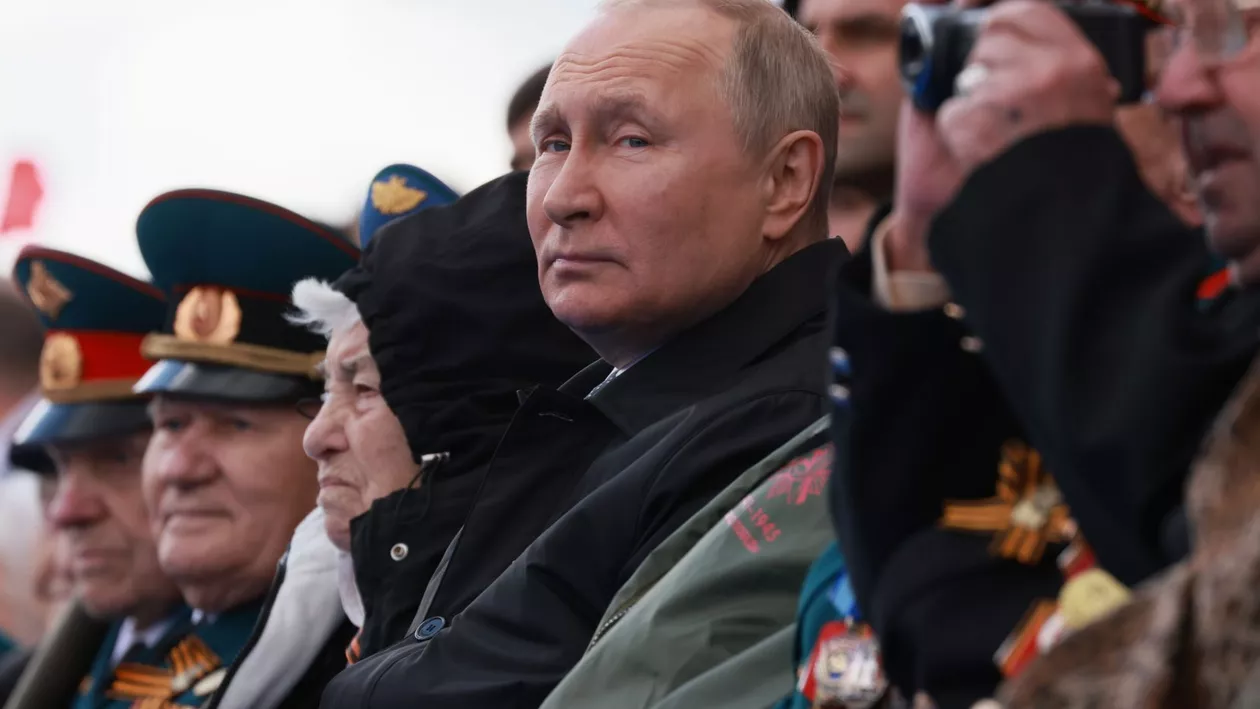 În timpul paradei militare de Ziua Victoriei, Putin a dat noi semne că starea lui de sănătate s-a înrăutățit