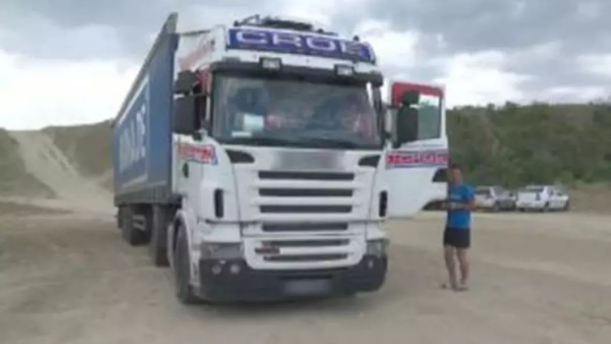 Băcăuan, cu TIR-ul pe plaja sălbatică de la Corbu: „Ăsta e hotelul meu, taică!”