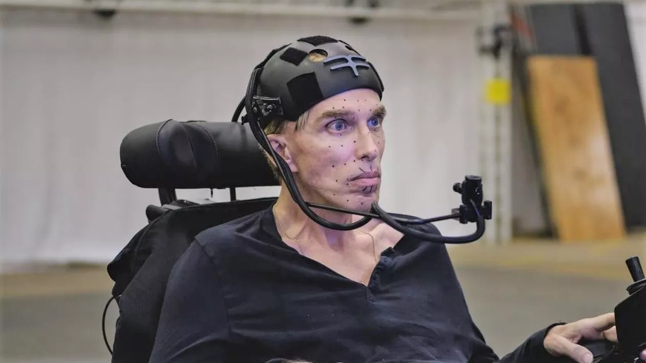 Peter Scott-Morgan, primul om din lume care a devenit parțial robot, s-a stins din viață