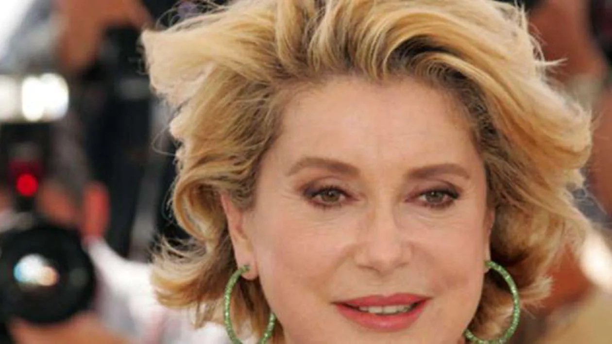Catherine Deneuve va primi Leul de Aur pentru întreaga carieră la Festivalul de Film de la Veneția