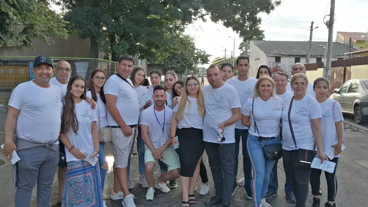 Cei mai săraci romi din București, încurajați să-și asume identitatea etnică