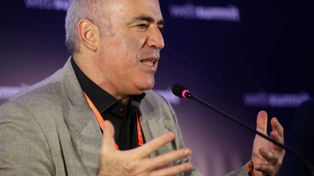 Kasparov: Fie acest război e sfârșitul lui Putin, fie e precursorul următorului său conflict. Occidentul a ignorat acest adevăr acum 8 ani, fapt ce a dus direct la genocidul de azi. Acum, împăciuitorii vor să o facă iar. E o nebunie