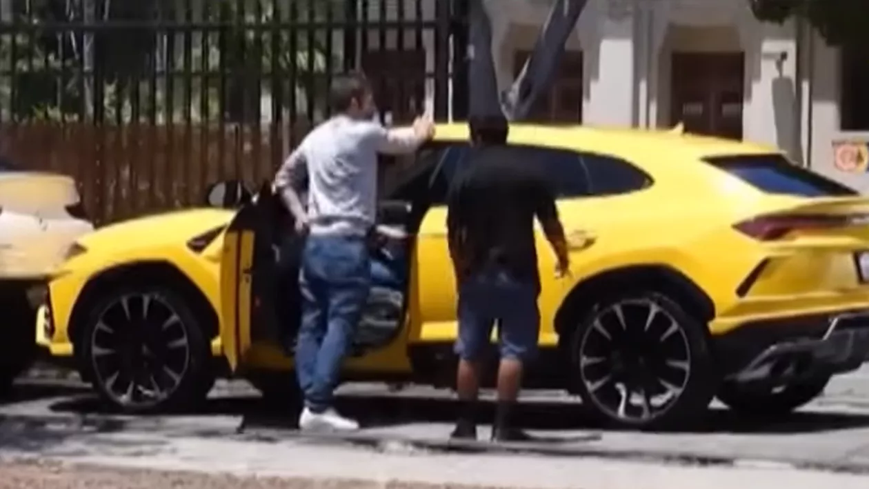 Fiul lui Ben Affleck, în vârstă de 10 ani, a lovit o mașina de lux după ce actorul l-a lăsat la volan (video)
