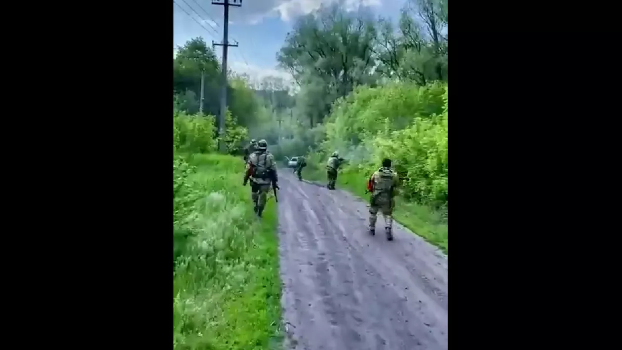 Soldații ceceni, virali în mediul online după ce au împușcat inamicul invizibil din tufișuri (VIDEO)