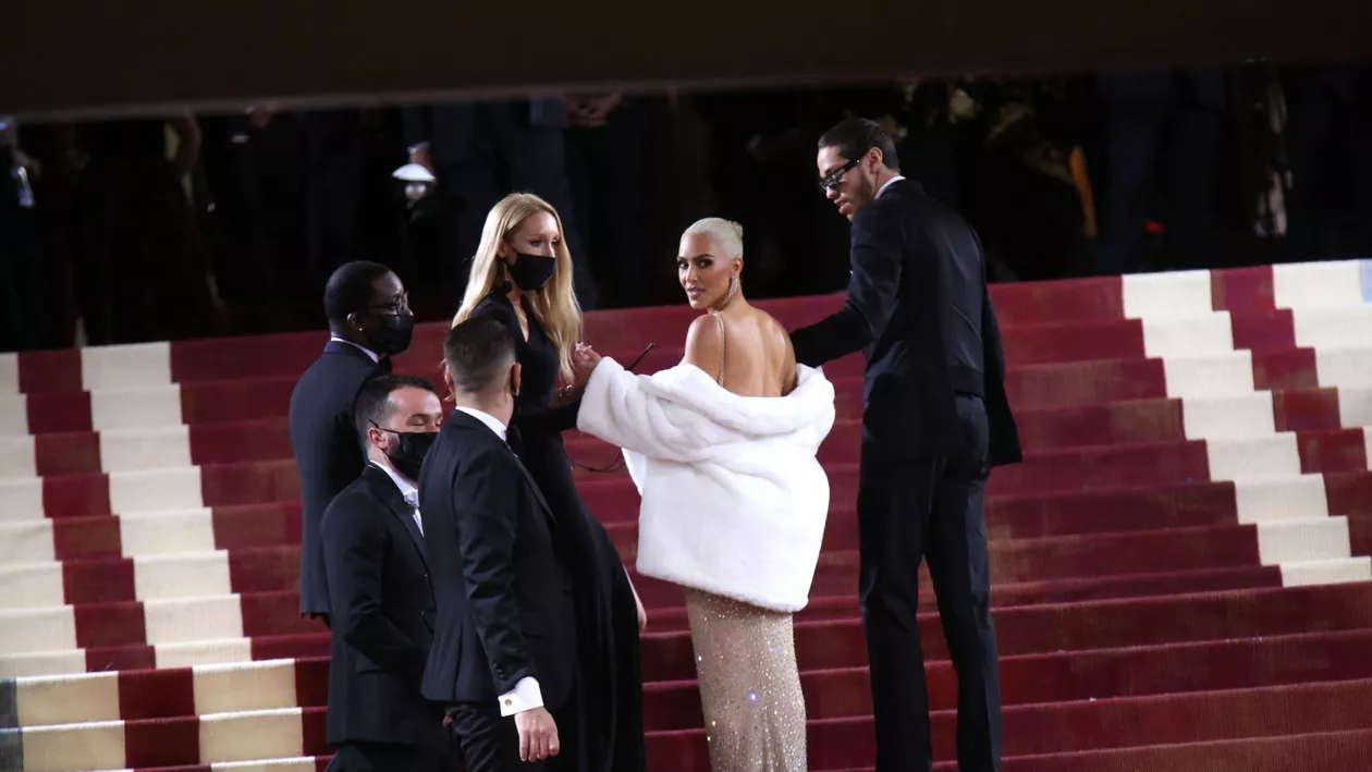 Kim Kardashian, în centrul unui nou scandal: Ce s-a întâmplat cu rochia lui Marilyn Monroe