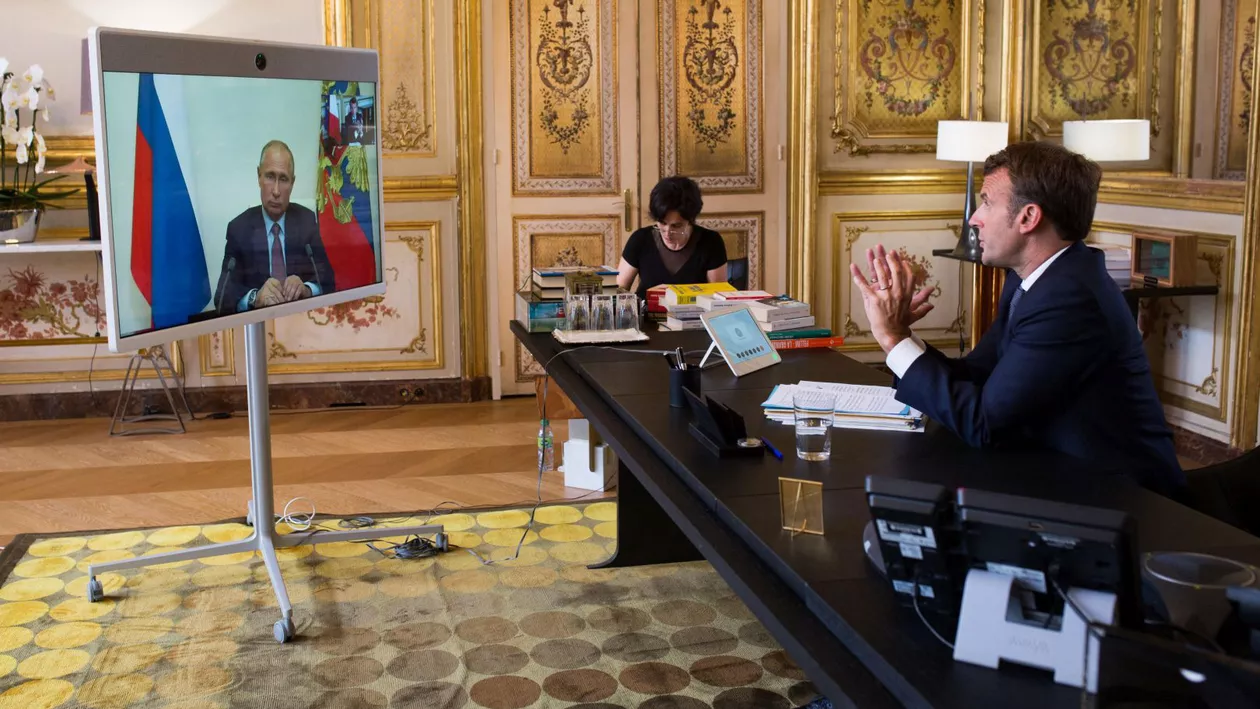Emmanuel Macron, ținta glumelor și ironiilor la televiziunea de stat rusă: „Ia medicamente dacă nu-i răspunde Putin la telefon” (VIDEO)