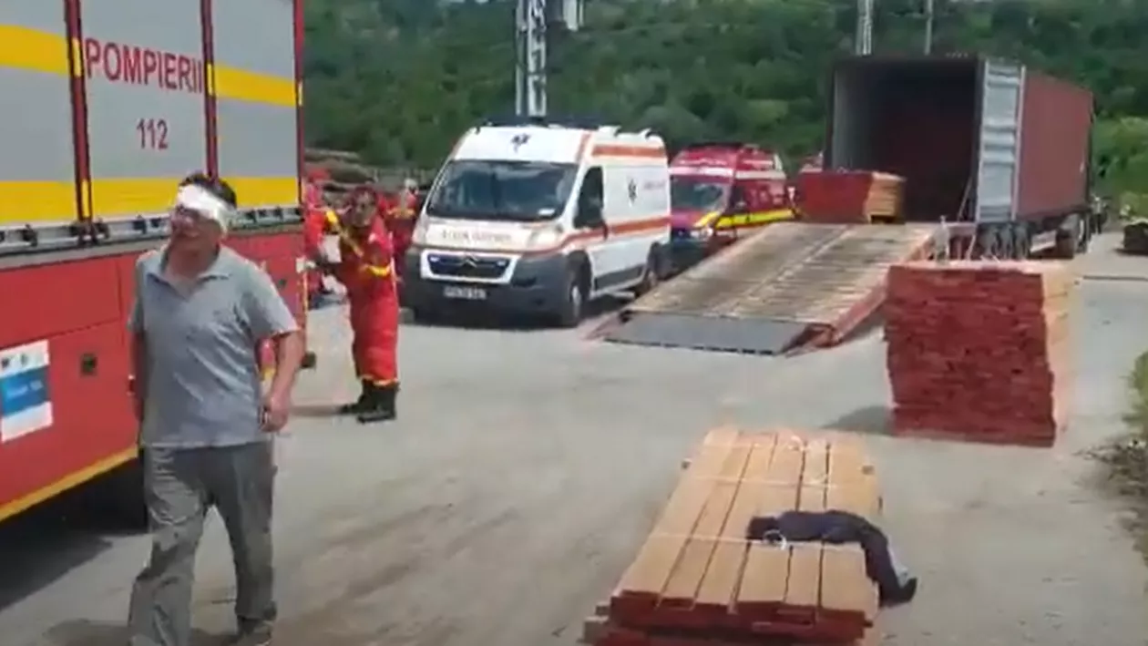 Patru persoane au fost rănite în urma unui accident la o fabrică de cherestea din Prahova