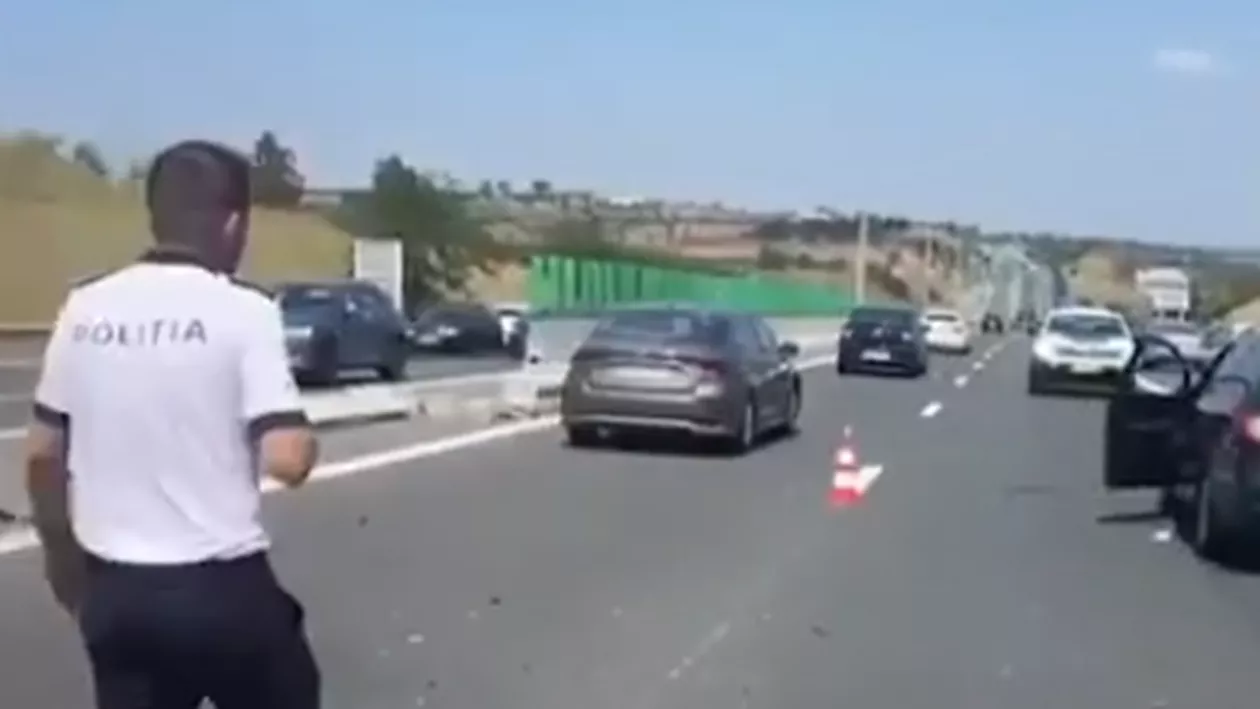 Accident grav pe Autostrada Soarelui. Un șofer a zburat peste parapet și a lovit, în cădere, alte 2 mașini de pe sensul opus (FOTO)