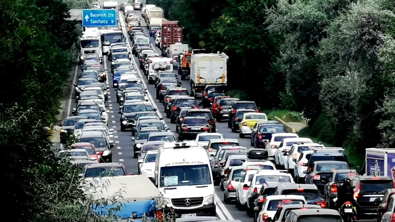 Litoralul românesc, în vârf de sezon: trafic infernal spre destinațiile turistice