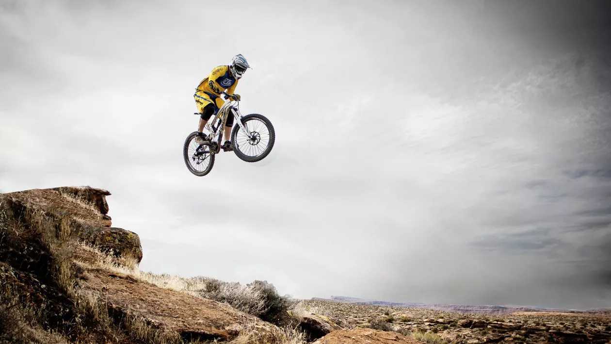 Singurul loc din România unde poți face safari. Turiștii sunt înconjurați de dune de nisip