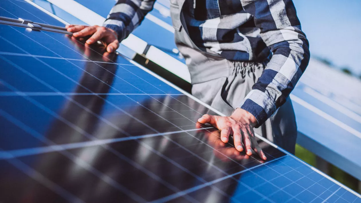 Cea mai rapidă revoluție în domeniul energiei din istorie. Cum vor schimba planeta panourile solare, în doar câțiva ani