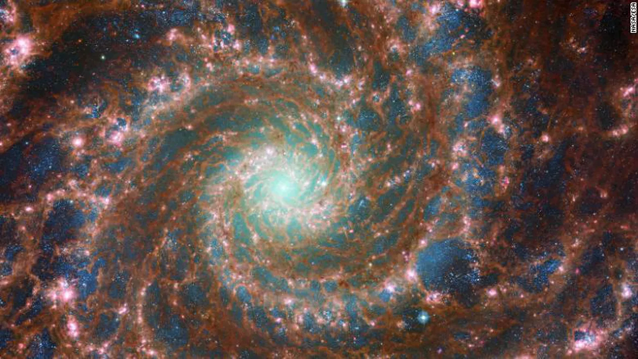 NASA a surprins într-o nouă imagine uimitoare Galaxia Fantomă, care se află la 32 de milioane de ani lumină de Pământ