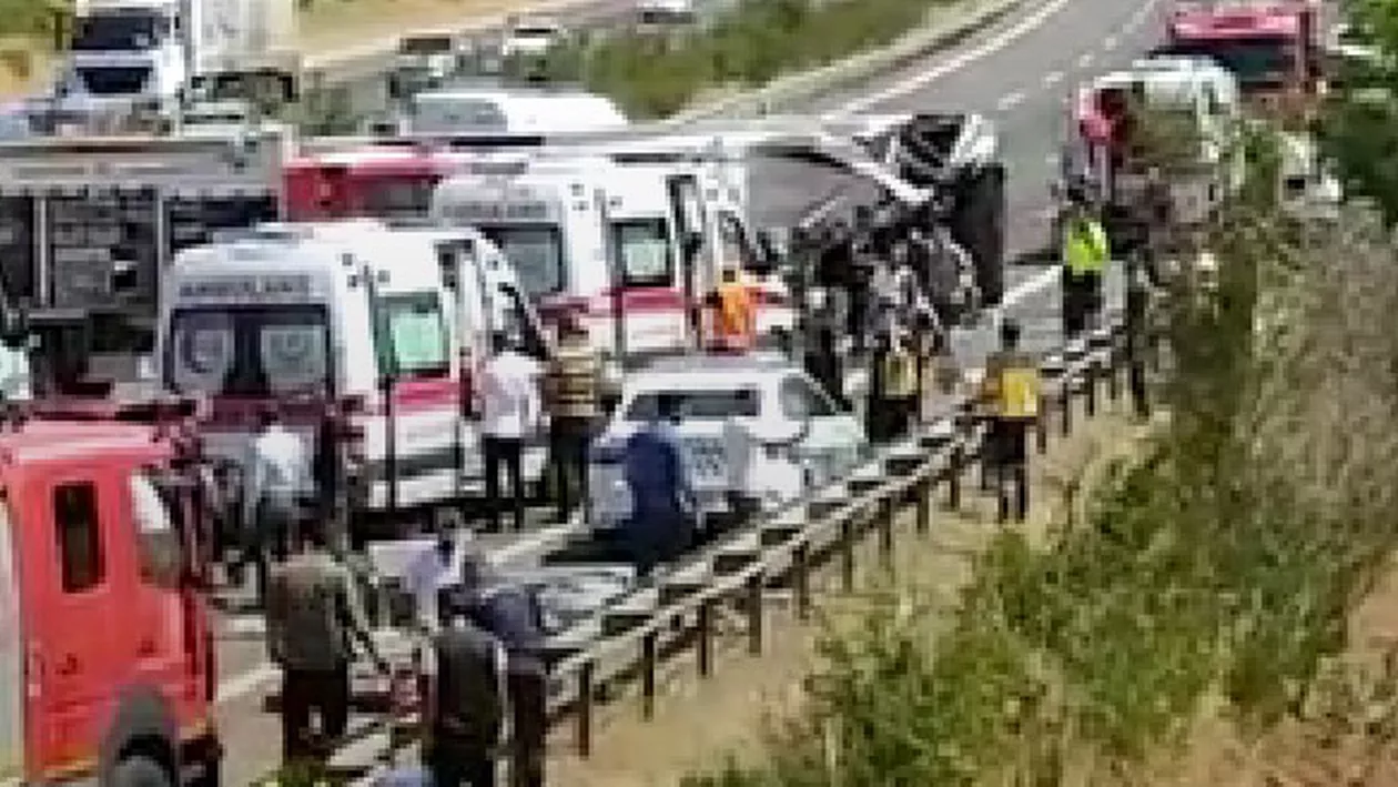 Turcia: Accident rutier cu 16 morți și 22 de răniți (VIDEO)