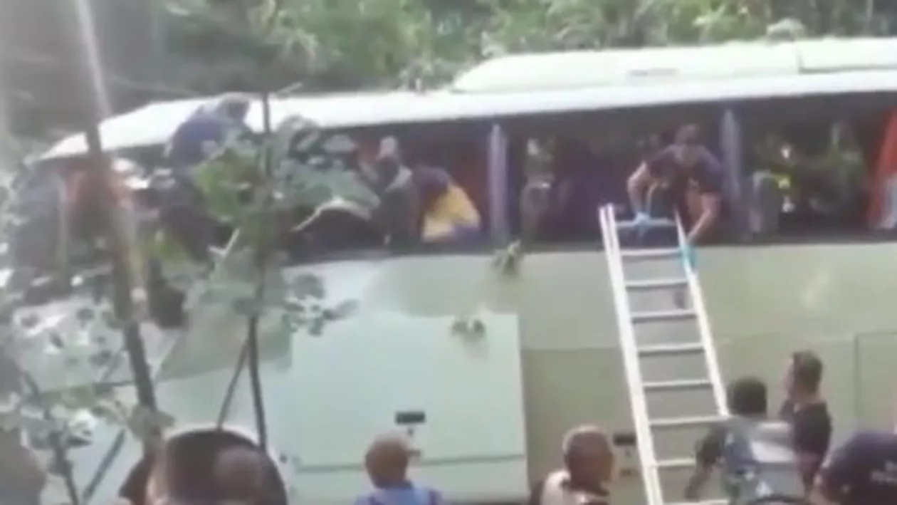 Tragedie rutieră în Turcia. Un autocar plin cu turiști s-a răsturnat într-o prăpastie