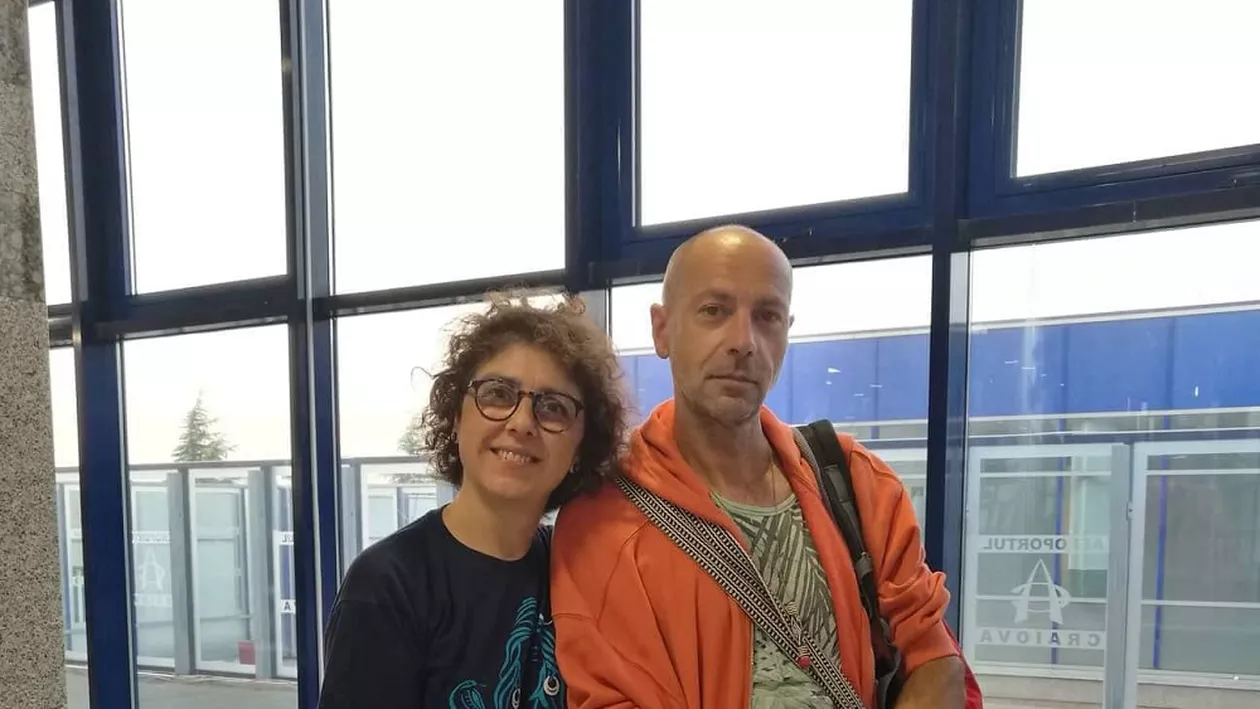 Vacanța „merge foarte bine”, spun italienii care voiau să ajungă la Cracovia, dar au aterizat în Craiova: „Am avut noroc că am ajuns aici în frumoasa voastră Românie”