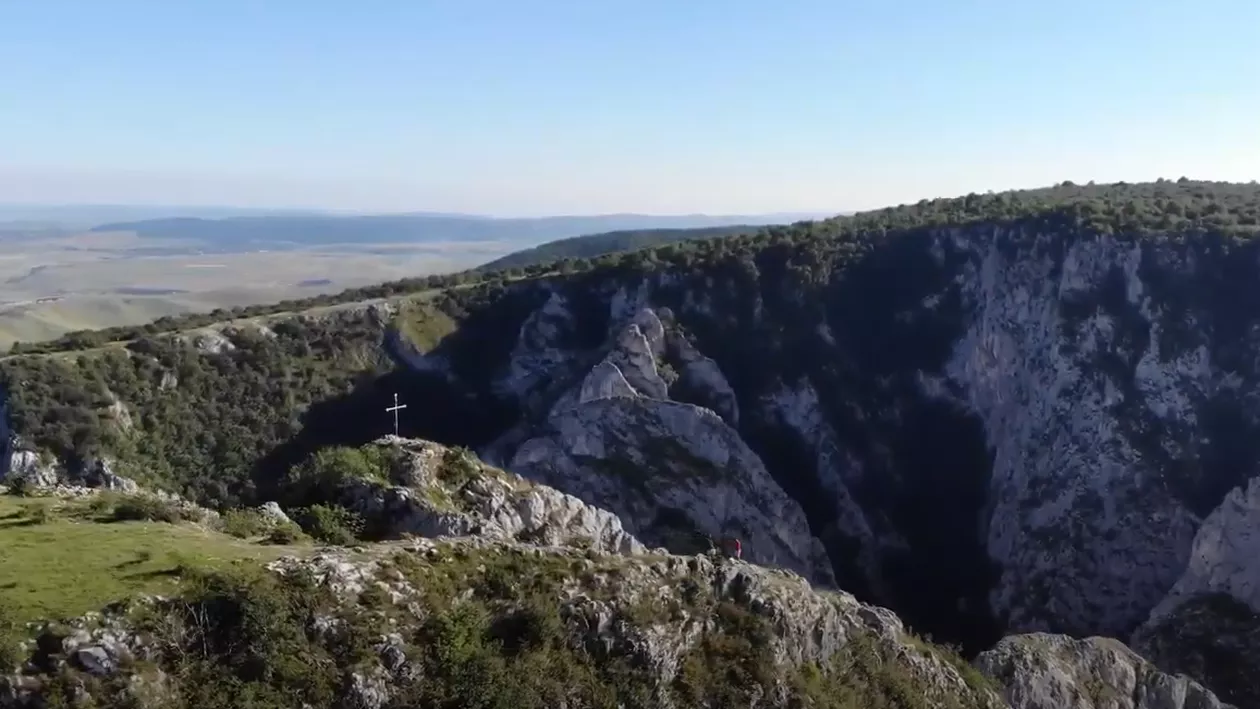 Îți taie respirația: Cele mai frumoase chei din România (video)