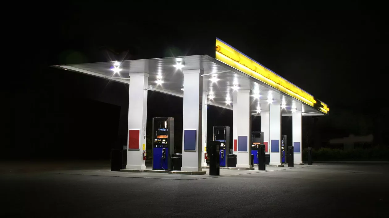 Constanţa: O staţie de carburanţi, amendată cu 60.000 de lei de Garda de Mediu pentru încărcarea buteliilor de uz casnic cu GPL