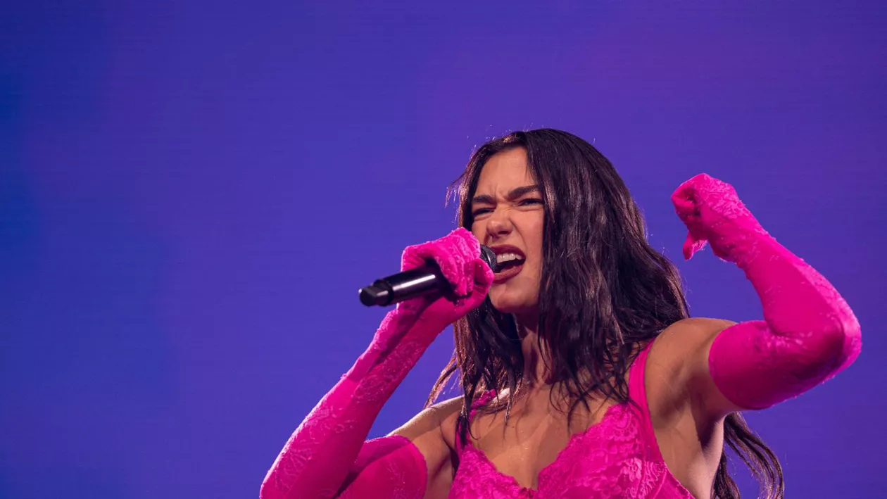 Dua Lipa își amintește că a fost respinsă de corul școlii, după o audiție dură: „Toți copiii au început să râdă”