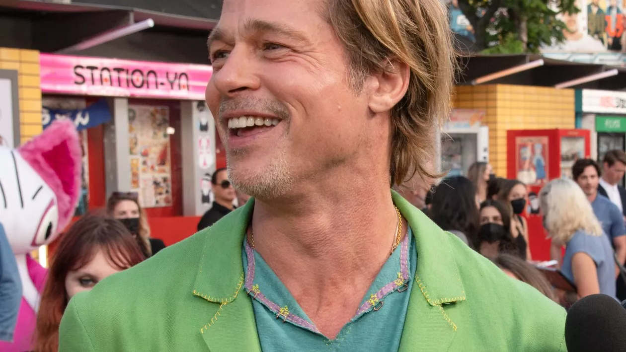 Brad Pitt a dat-o uitării pe Angelina Jolie! Cu cine se iubește vedeta de la Hollywood