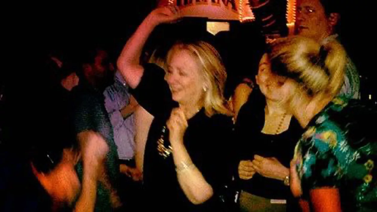 Dansează în continuare! - Hillary Clinton, alături de Sanna Marin