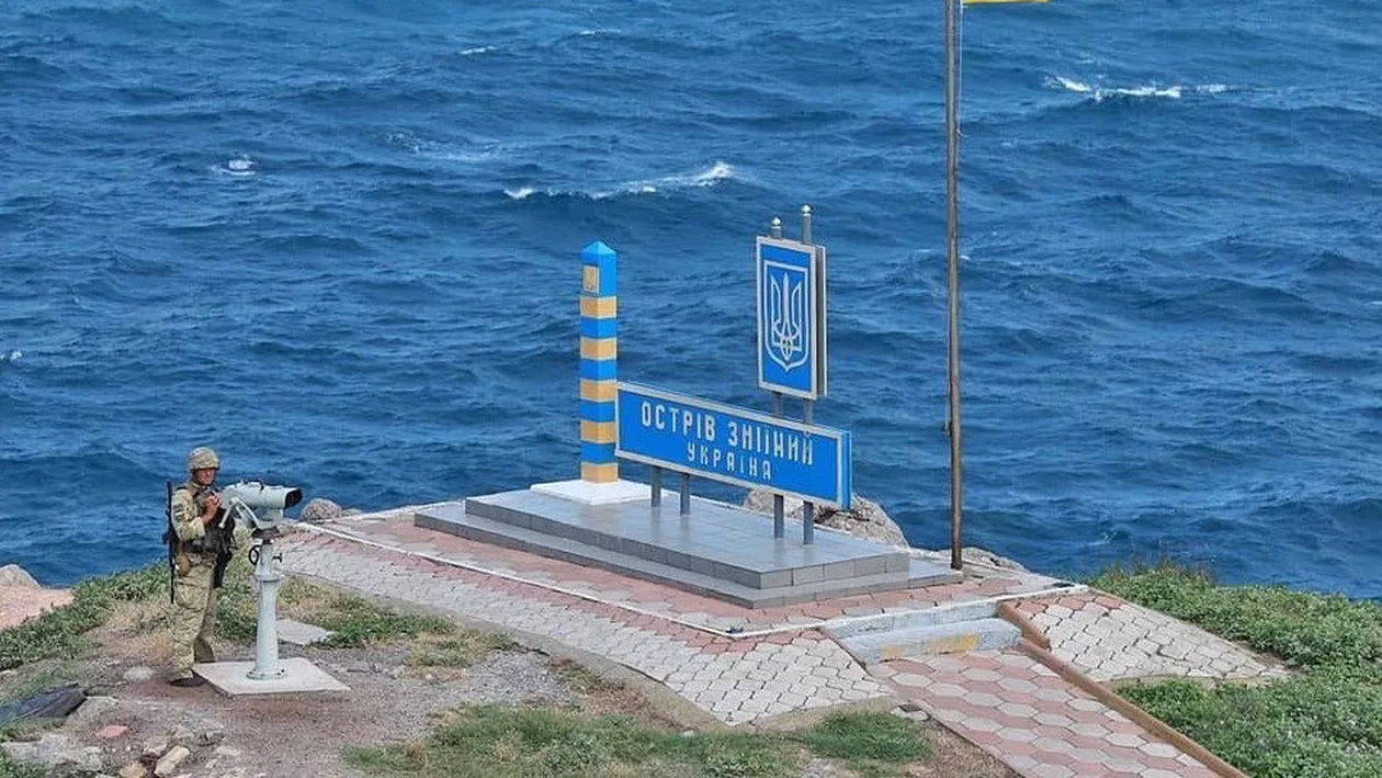 Ucraina sărbătorește Ziua Drapelului Național pe Insula Șerpilor din Marea Neagră