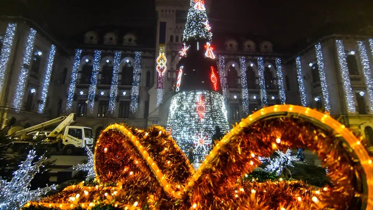 Cu 86 de zile înainte de Crăciun într-un oraș din România au fost puse luminițele de sărbători