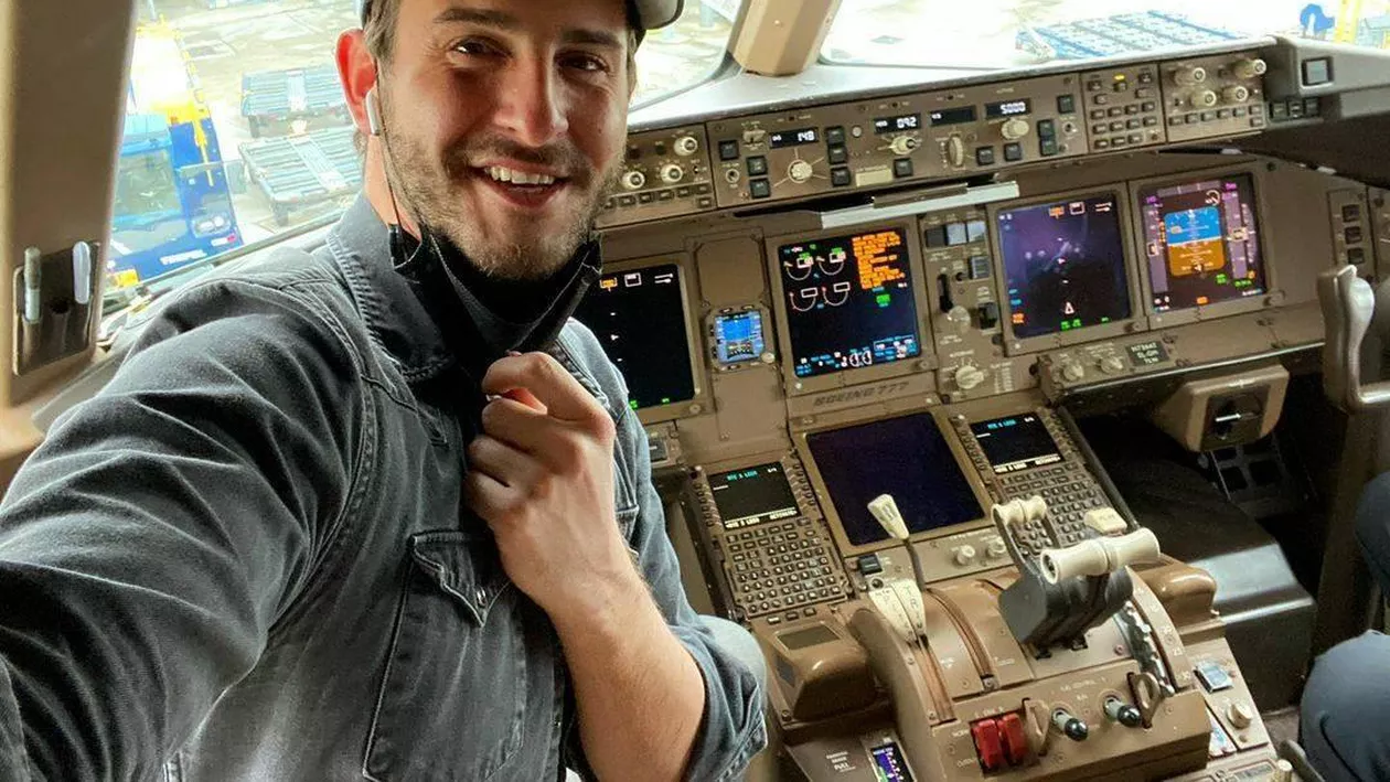 Câștigă bani mâncând în avioane. Cum a făcut din asta o afacere