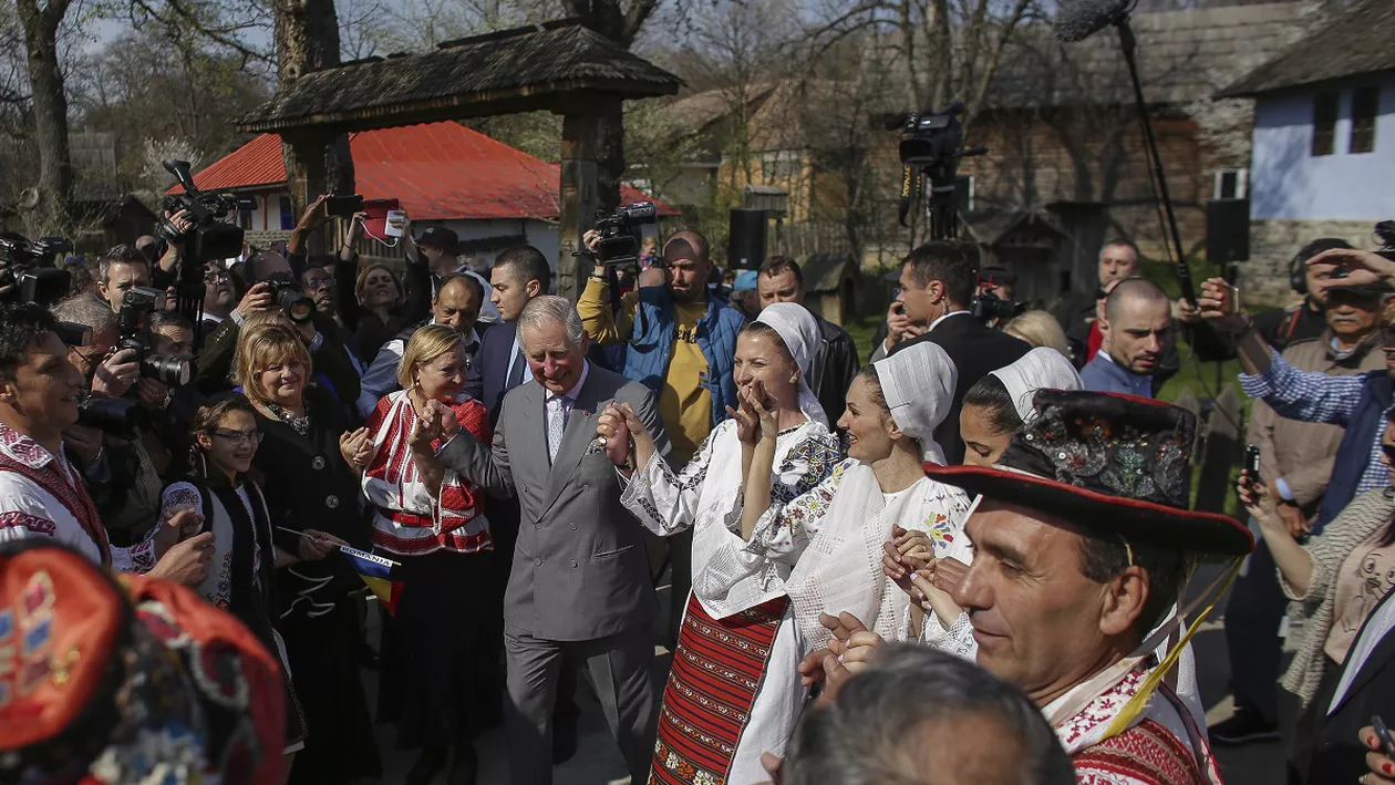 Regele Charles al III-lea, un prieten sincer al României. Imagini de colecție de la vizitele noului suveran britanic în țara pe care nu s-a ferit niciodată să spună că o iubește (GALERIE FOTO)
