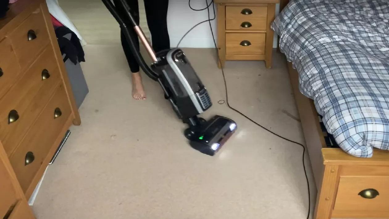 Veste proastă pentru vecinii din blocuri, e mai ieftin să folosești aspiratorul și mașina de spălat noaptea