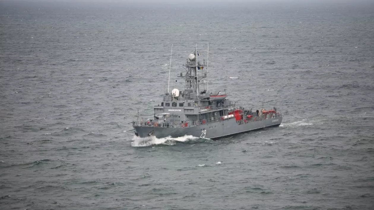 Misiune de salvare: un dragor maritim românesc a fost afectat de explozia unei mine maritime!