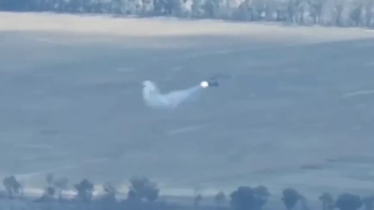Imagini de pe câmpul de luptă: Momentul în care un elicopter rusesc este lovit în plin de o rachetă trasă de ucraineni (VIDEO)
