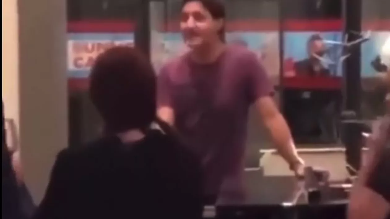 Clip viral: Justin Trudeau cântă o melodie a celor de la Queen în holul unui hotel din Londra, cu două zile înainte de înmormântarea reginei (VIDEO)