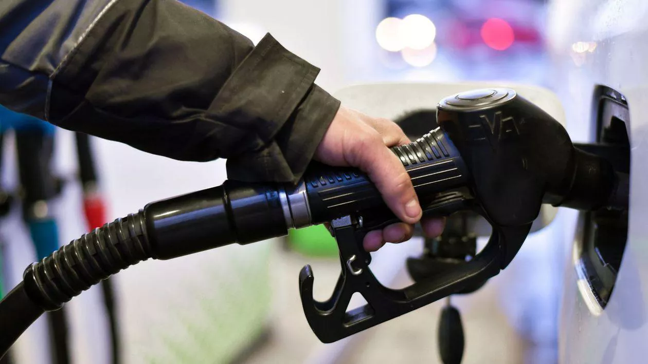 Guvernul nu va mai compensa cei 50 de bani la carburanţi după 1 ianuarie 2023
