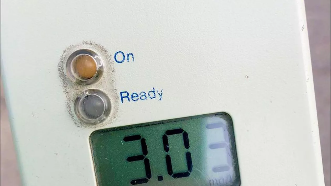 Şofer în pragul comei alcoolice, prins de poliţişti în Bacău. Etilotestul s-a oprit la 3 la mie (FOTO)