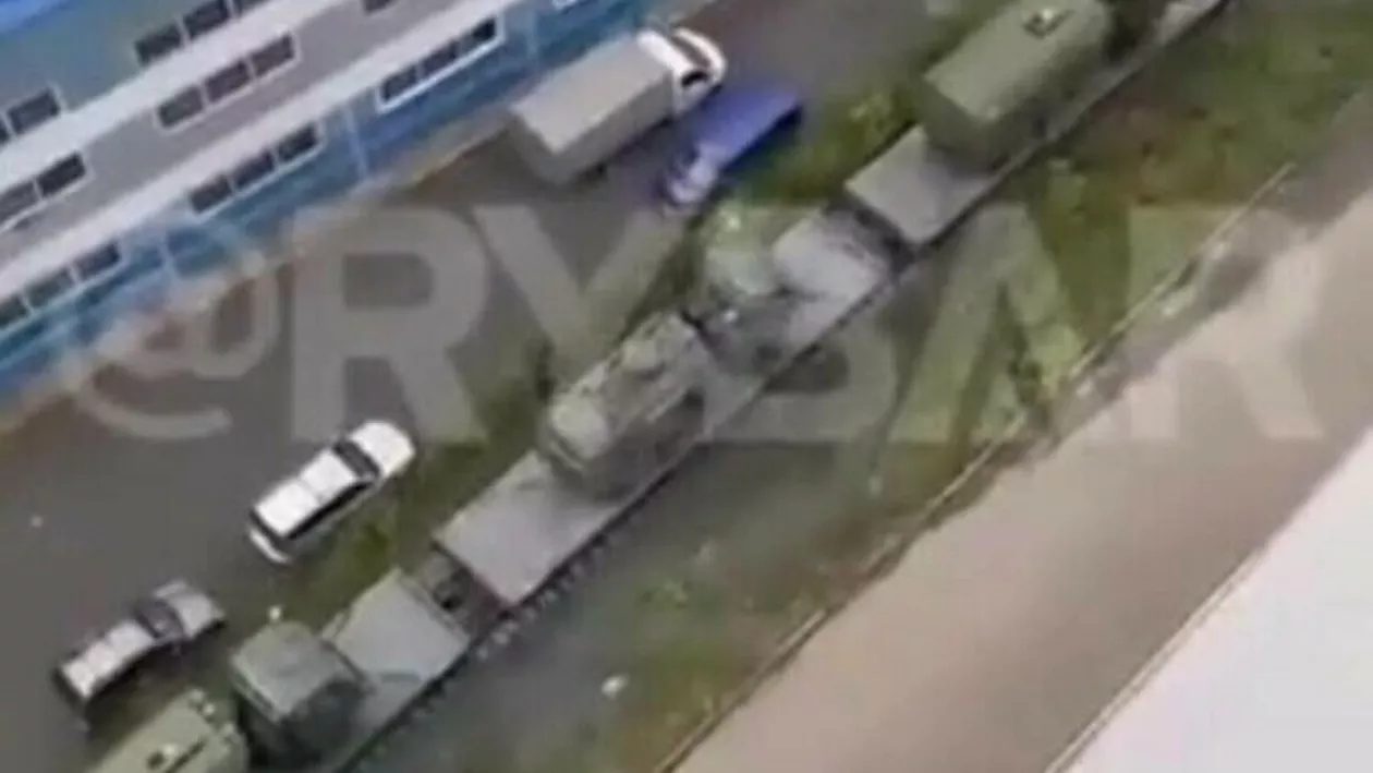 Analist militar: Un tren care ar putea transporta arme nucleare circulă prin centrul Rusiei (VIDEO)
