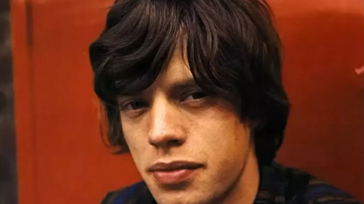 Mick Jagger ar fi avut aventuri cu doi dintre membrii Rolling Stones