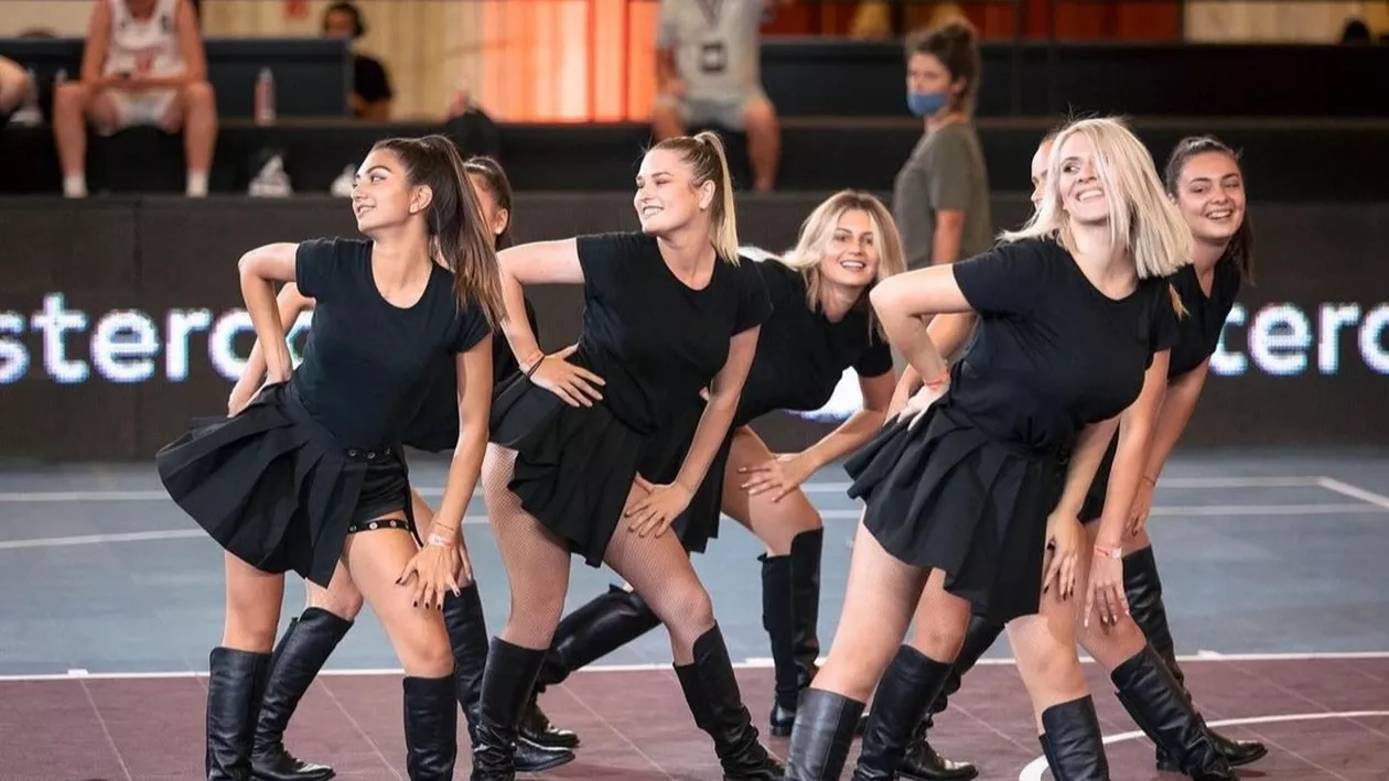 Șapte românce au participat la petrecerea organizată de Elon Musk la Bran: cine sunt și cu ce se ocupă fetele