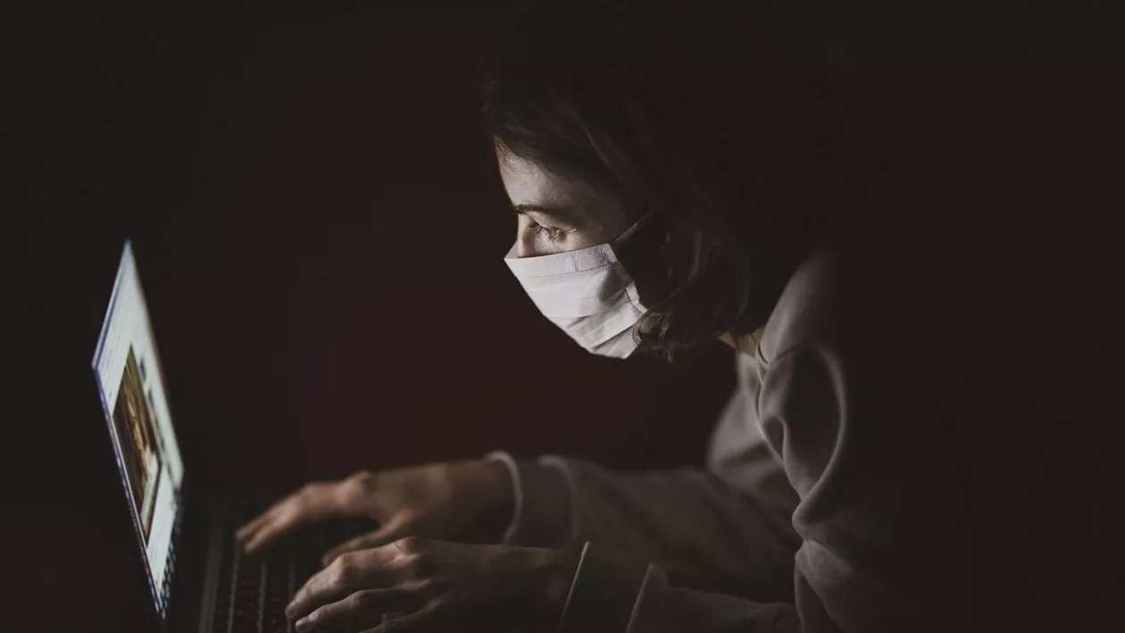 Zeci de farmacişti din Cluj, trimişi în judecată pentru trafic de medicamente şi droguri
