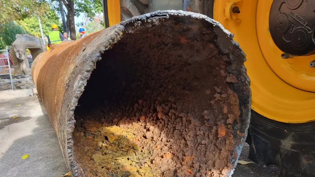 Termoenergetica: Înlocuirea conductelor de termoficare din București continuă / Unde se desfășoară lucrările