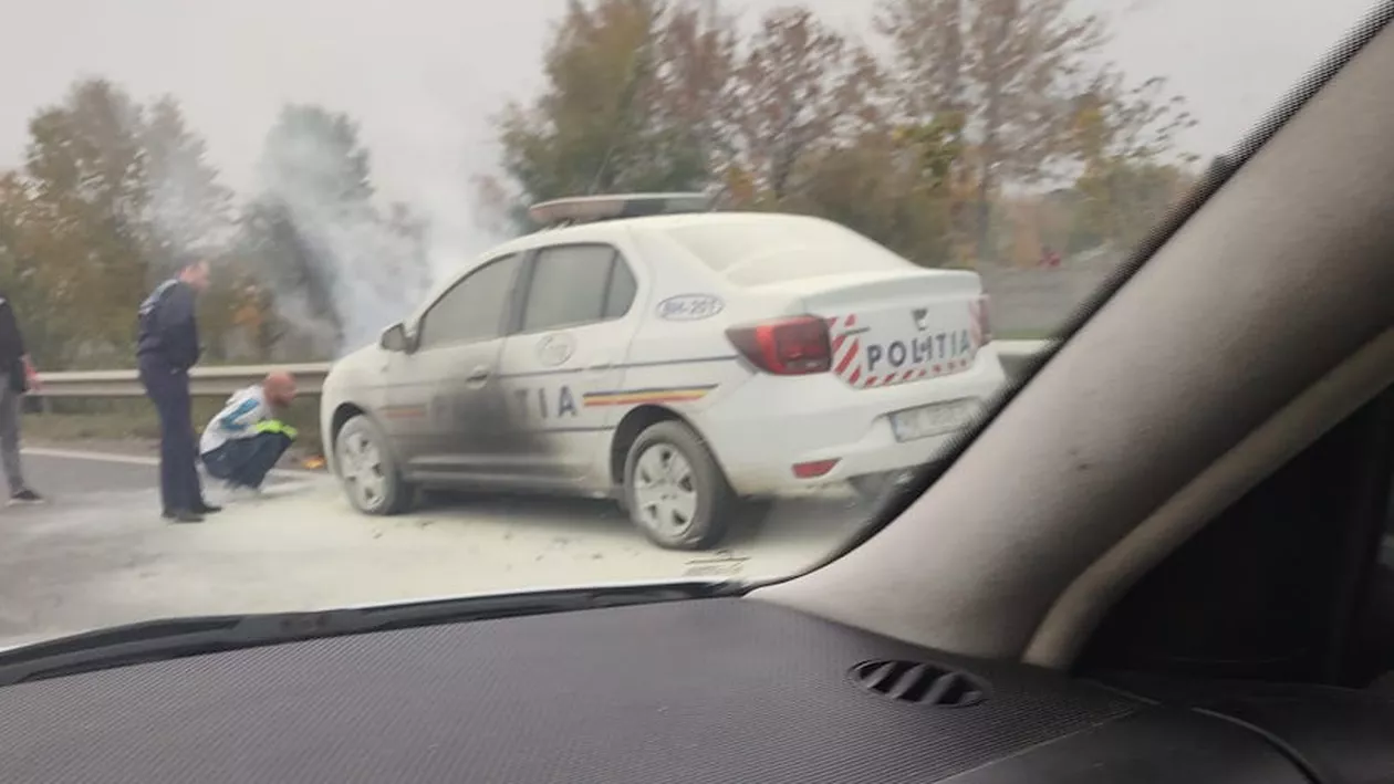 O mașină de poliție a izbucnit în flăcări pe șoseaua de centură a municipiului Oradea