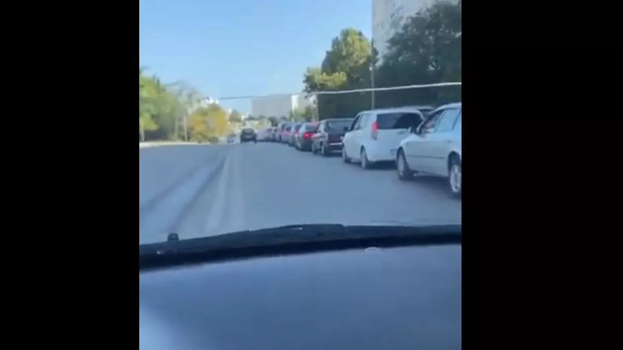 Rușii sunt disperați să fugă din Crimeea, după explozia de la podul Kerci. Cozi uriașe la benzinării (VIDEO)