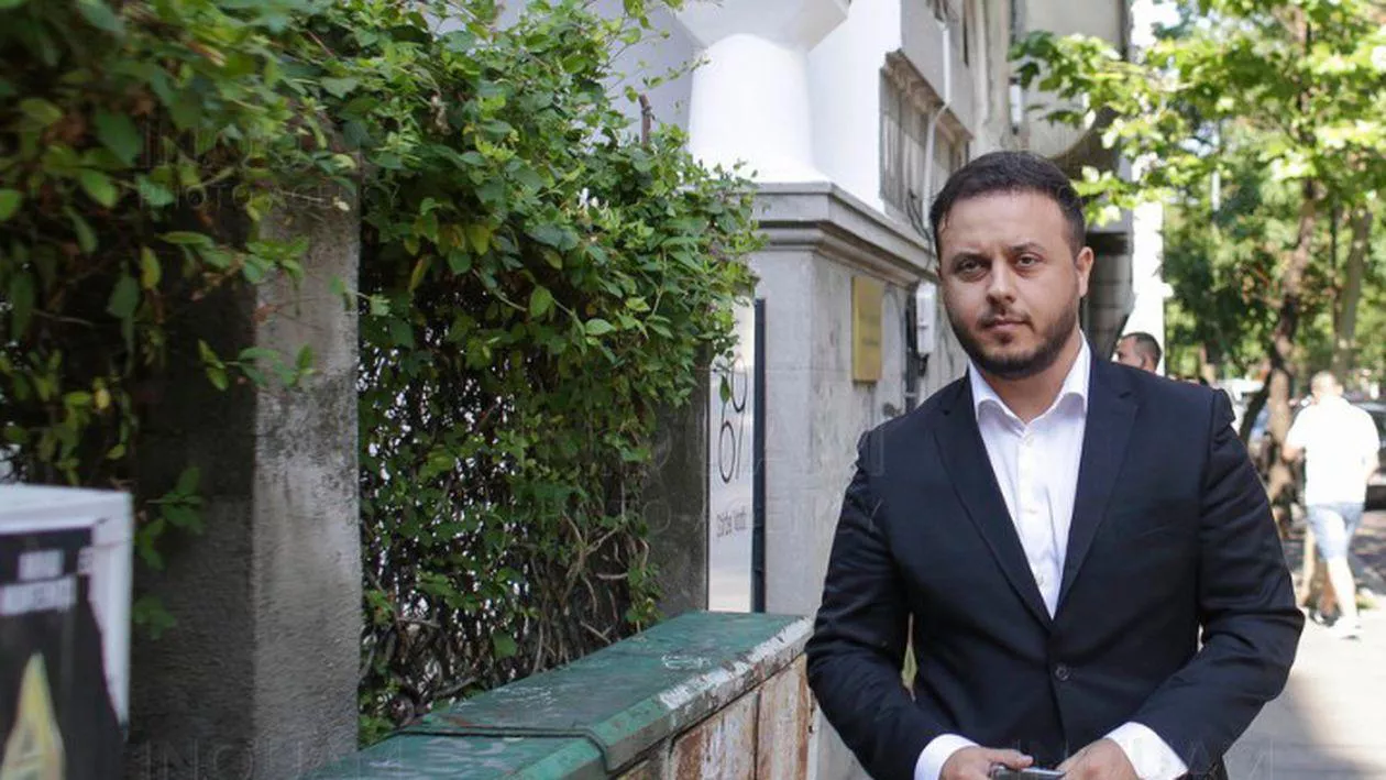 Gabi Bădălău și-a vizitat tatăl la închisoare. Fiul lui Niculae a venit cu câteva bagaje și însoțit de un prieten