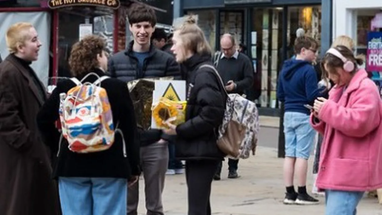 Care este țara în care din ce în ce mai mulți elevi români pleacă să studieze. Taxele de şcolarizare rar depăşesc 3.000 de euro pe an: „Oferta în străinătate este mai tentantă”