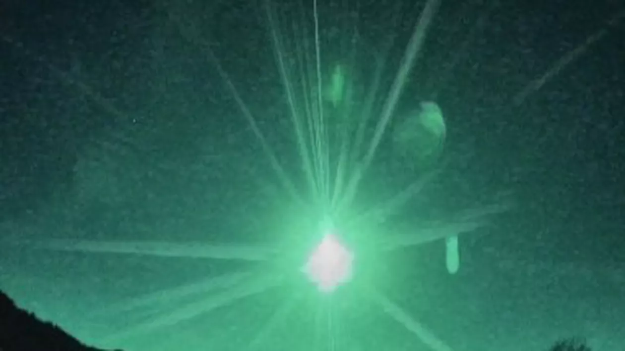 Momentul spectaculos în care un meteorit neobișnuit de strălucitor a luminat cerul deasupra Norvegiei (VIDEO)