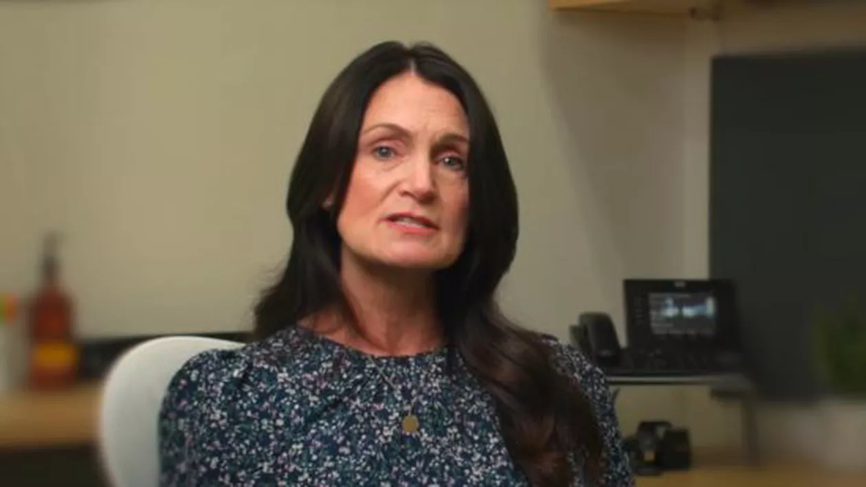 Femeia de 56 de ani din SUA, însărcinată cu copilul propriului fiu, a născut: „A fost o experiență remarcabilă și spirituală” (VIDEO)