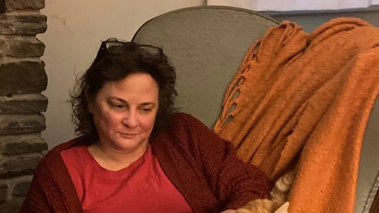 Julie Powell, celebra scriitoare americană, a murit la vârsta de 49 de ani: aceasta a trecut printr-o criză cardiacă