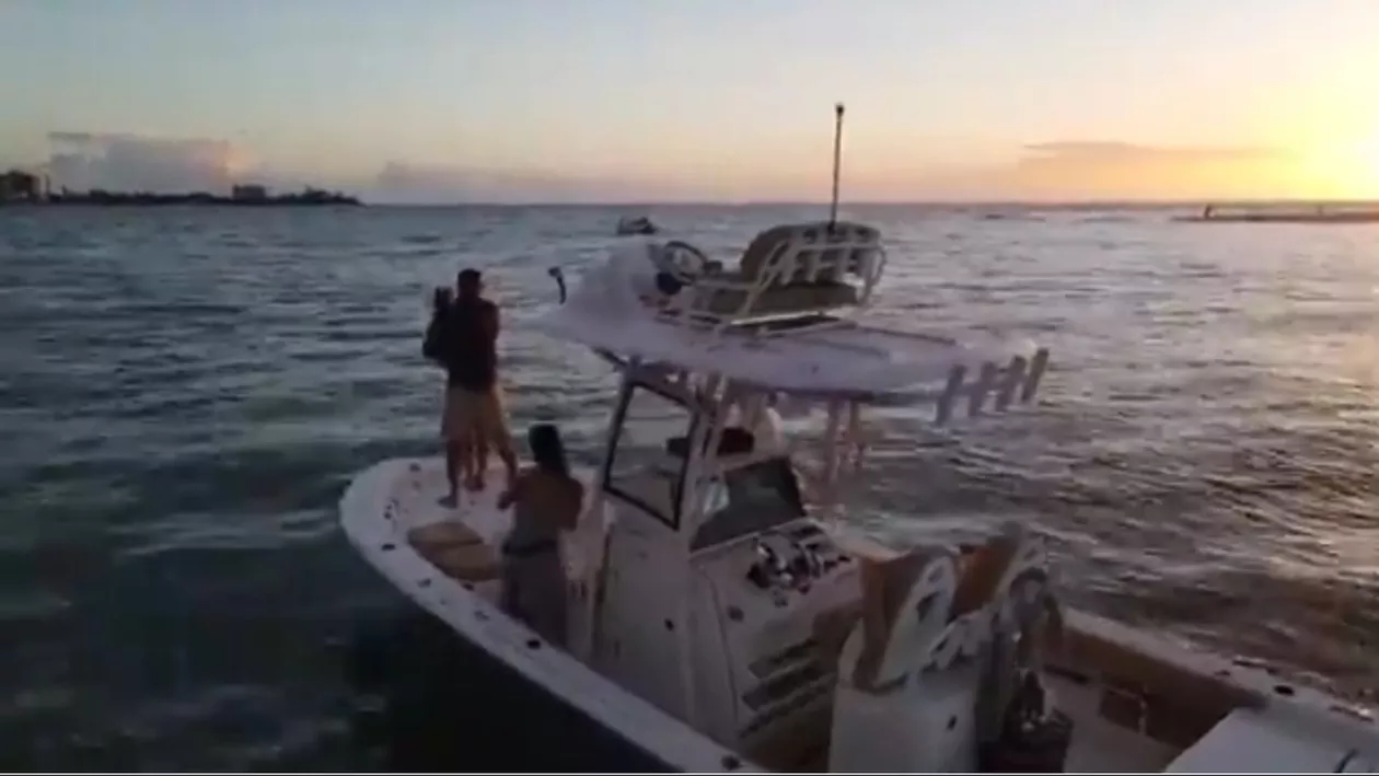 Cerere în căsătorie cu peripeții: totul s-a întâmplat în largul Golfului Mexic. Cum au reacționat cei doi